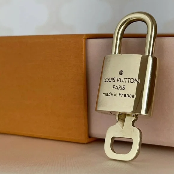 🌟LOUIS VUITTON PadLock Lock & Key Brass Gold Authentic Number (CHAIN AVAILABLE) - Picture 7 of 11